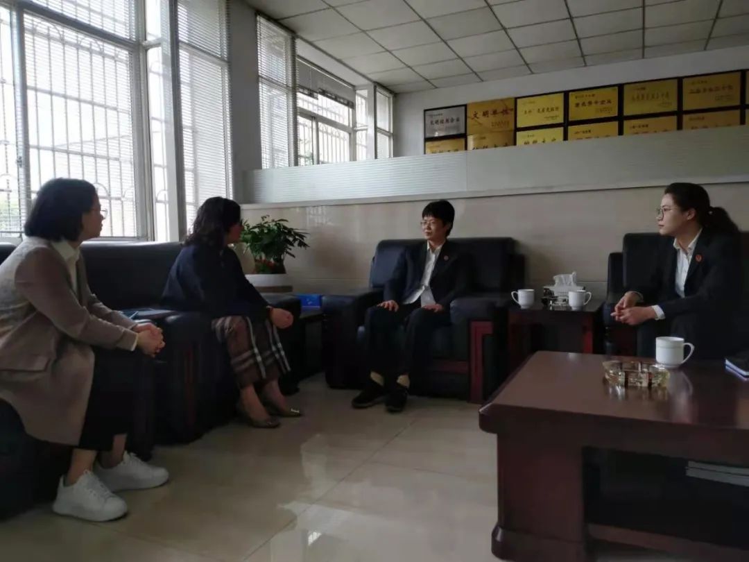 Hakim penuh waktu Zheng Yuqing dan presiden Du Hangli dari Pengadilan Rakyat Shengzhou datang ke perusahaan kami untuk memandu pekerjaan kami