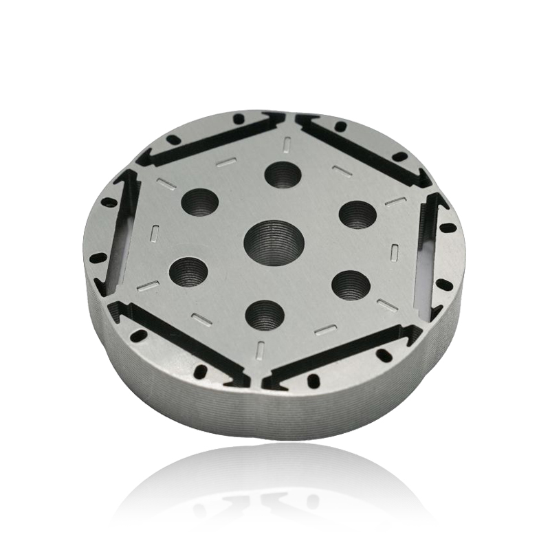 Bagaimana desain Inti Stator Motor Otomotif mempengaruhi interferensi elektromagnetik yang dipancarkan oleh motor?