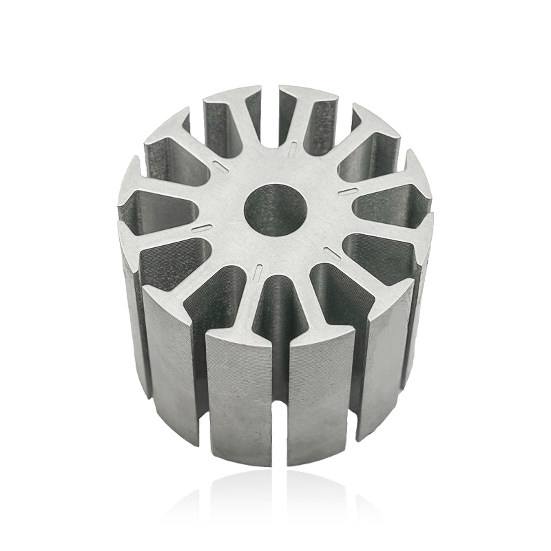 Bagaimana kontribusi Stator Motor Pompa Air dan Inti Rotor terhadap stabilitas torsi dan kelancaran kinerja penyalaan motor pompa air?